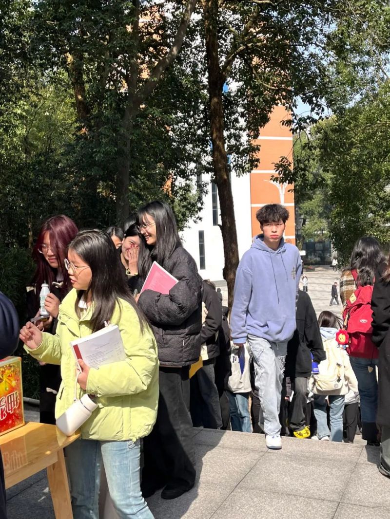 湖南鐘情餐飲管理有限責任公司,餐飲管理,鐘情餐飲管理,團體膳食,大學食堂,學院食堂,學校餐飲
